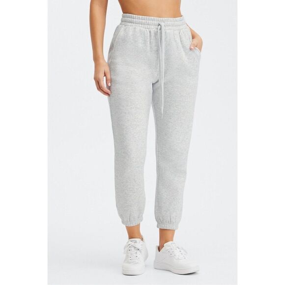 ✨Fabletics Eco Go-To Classic Light Grey Sz Medium Sweatpants✨ - Picture 1 of 9